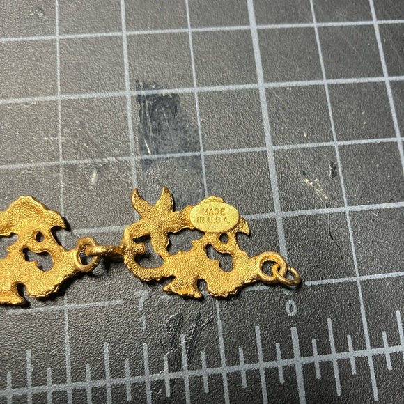 Fish, seahorse and starfish Gold tone vintage Bracelet - Picture 4 of 5